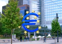 ドイツ・フランクフルトの欧州中央銀行前広場